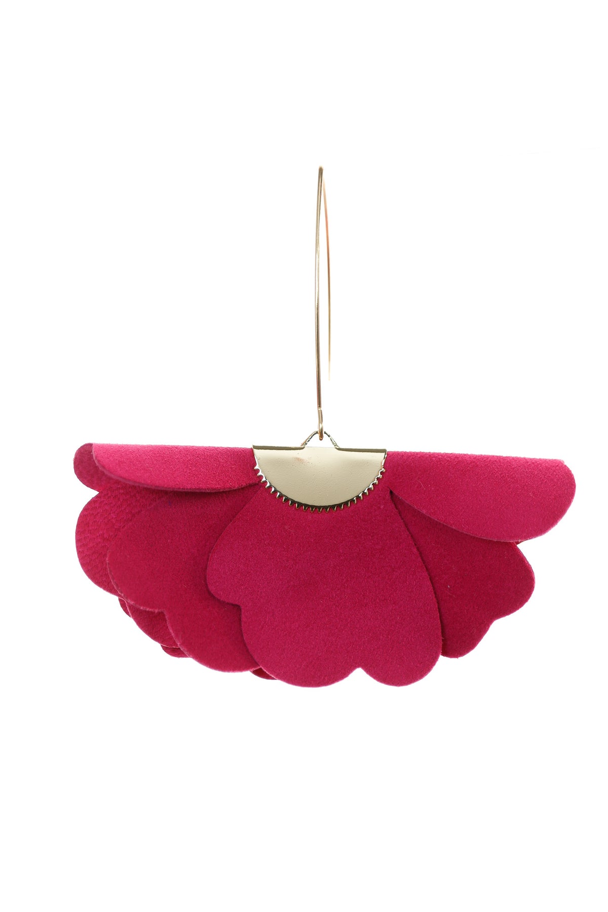 Cercei Floare Mică din piele naturală fucsia, un cercel din față, pe fundal alb, petale suprapuse 3D