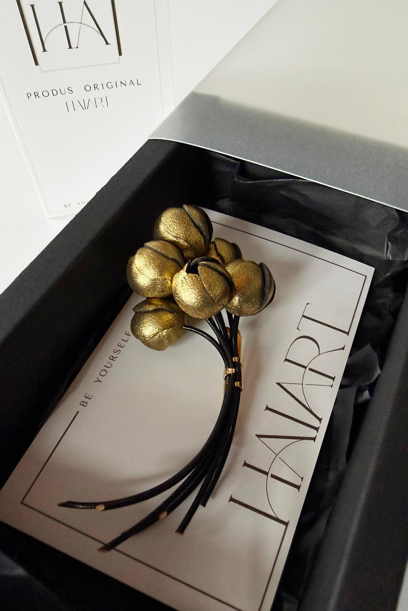 Brosa Buchet Floral - Auriu + Negru - Handmade - HAIArt România - Vedere detaliu 3