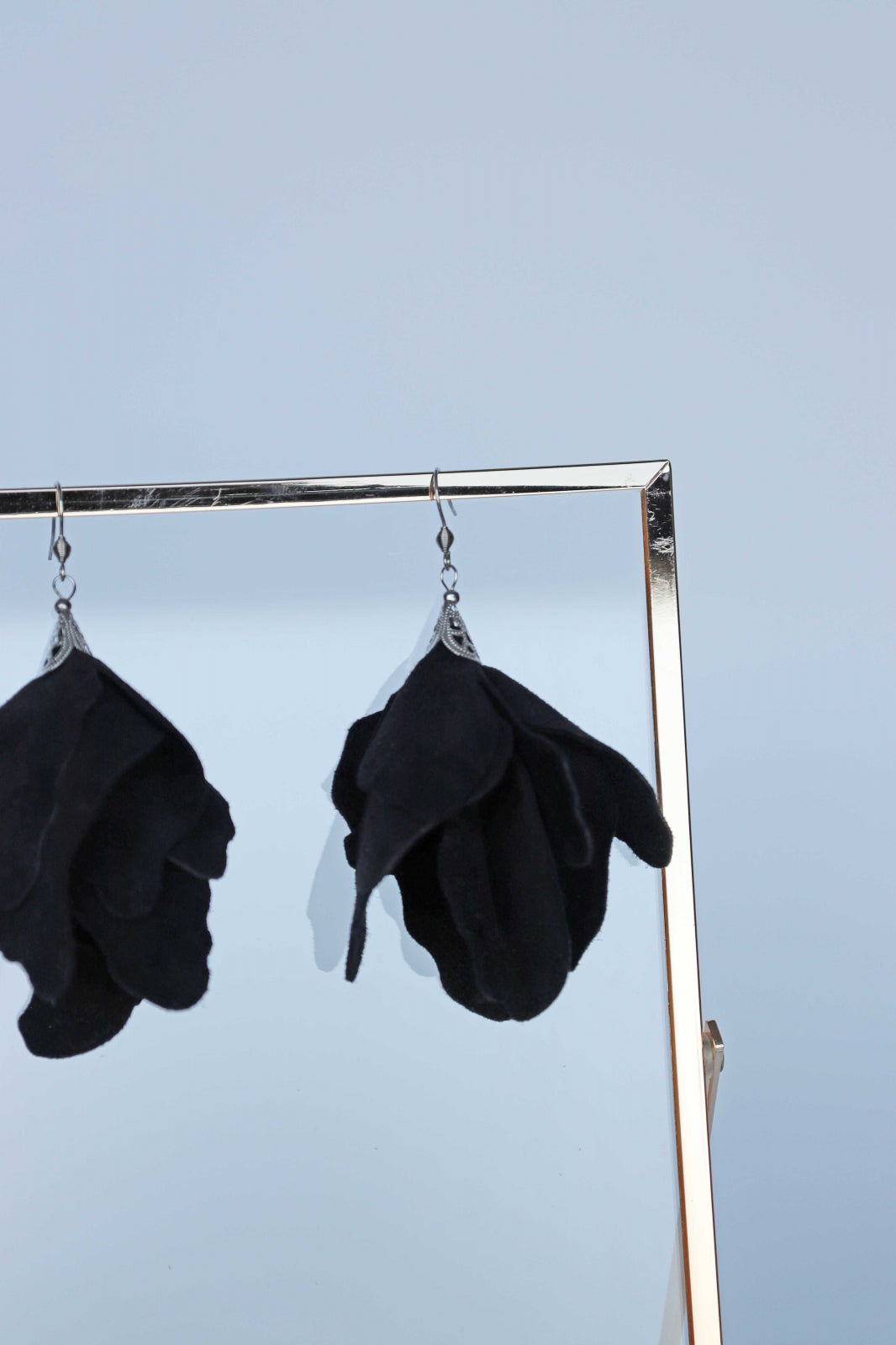 Iris Earrings - Black