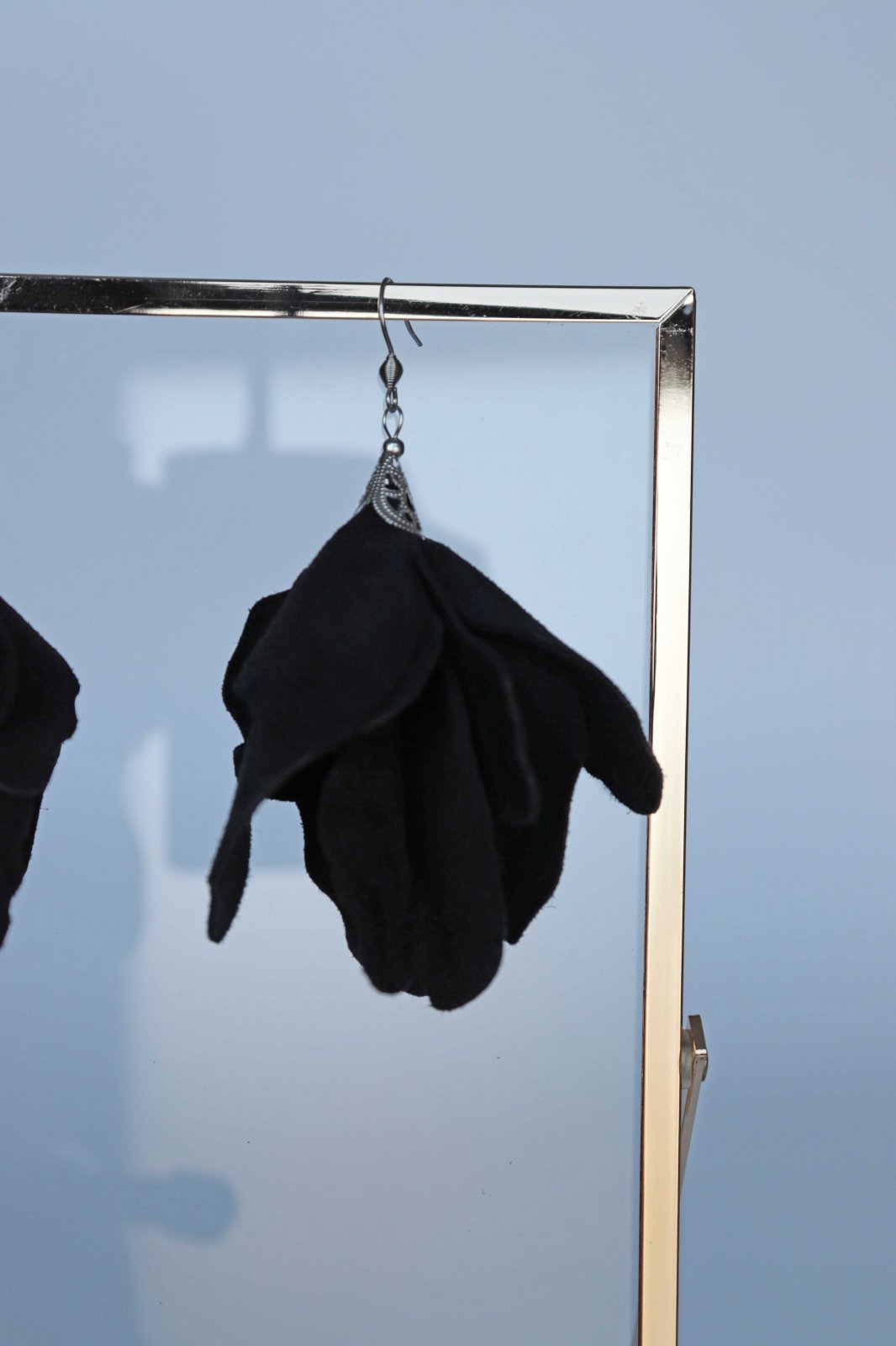 Iris Earrings - Black