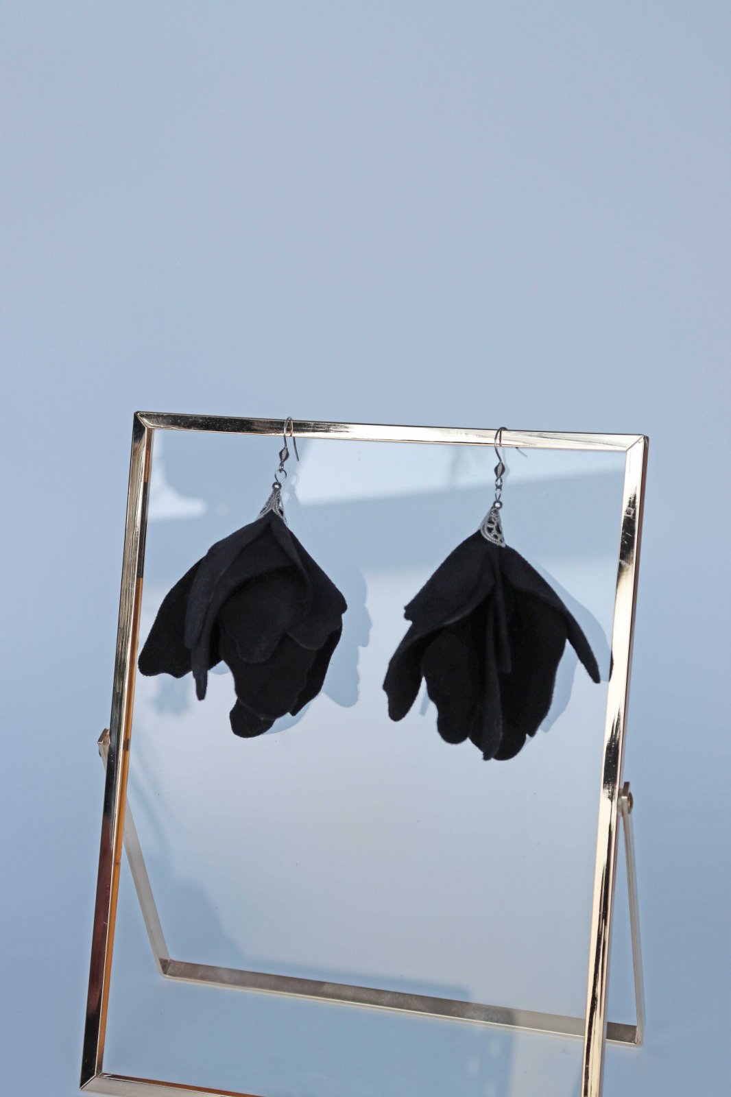 Iris Earrings - Black