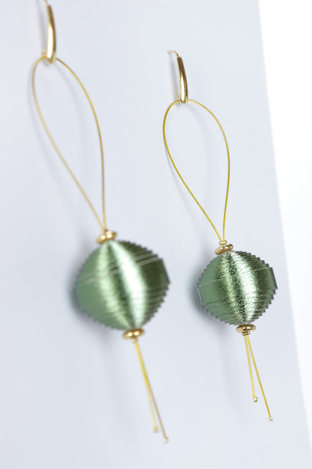 Leatherbonbon Floating Earrings - Olive Pearl