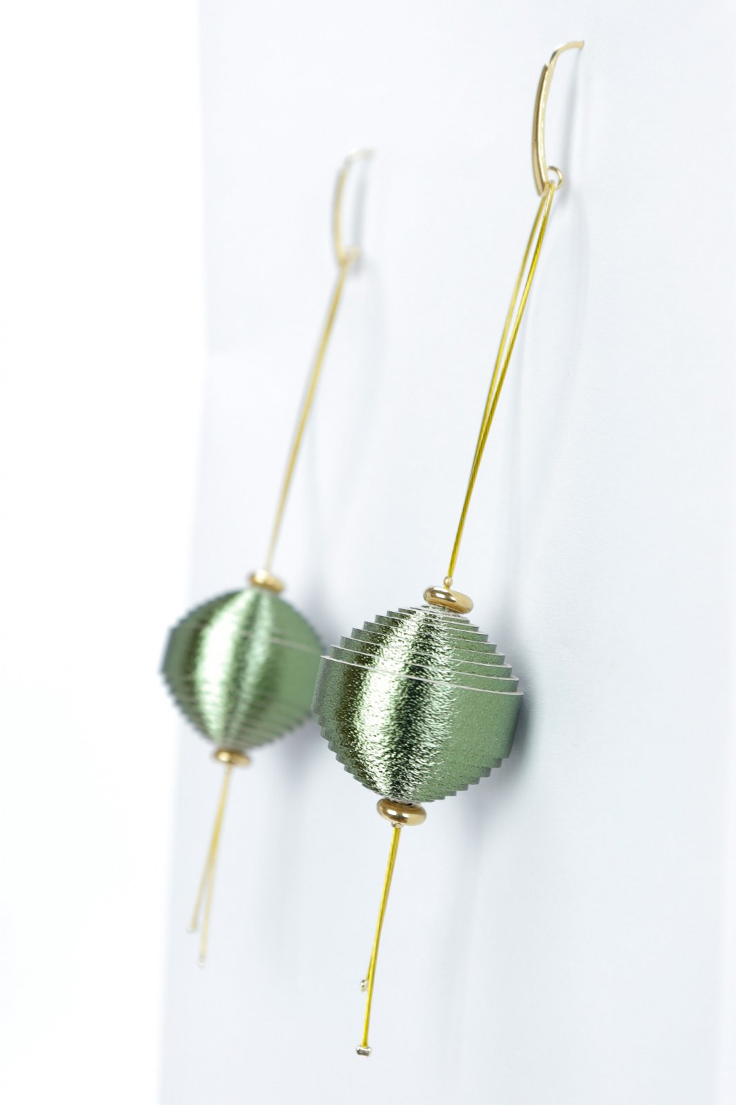 Leatherbonbon Floating Earrings - Olive Pearl