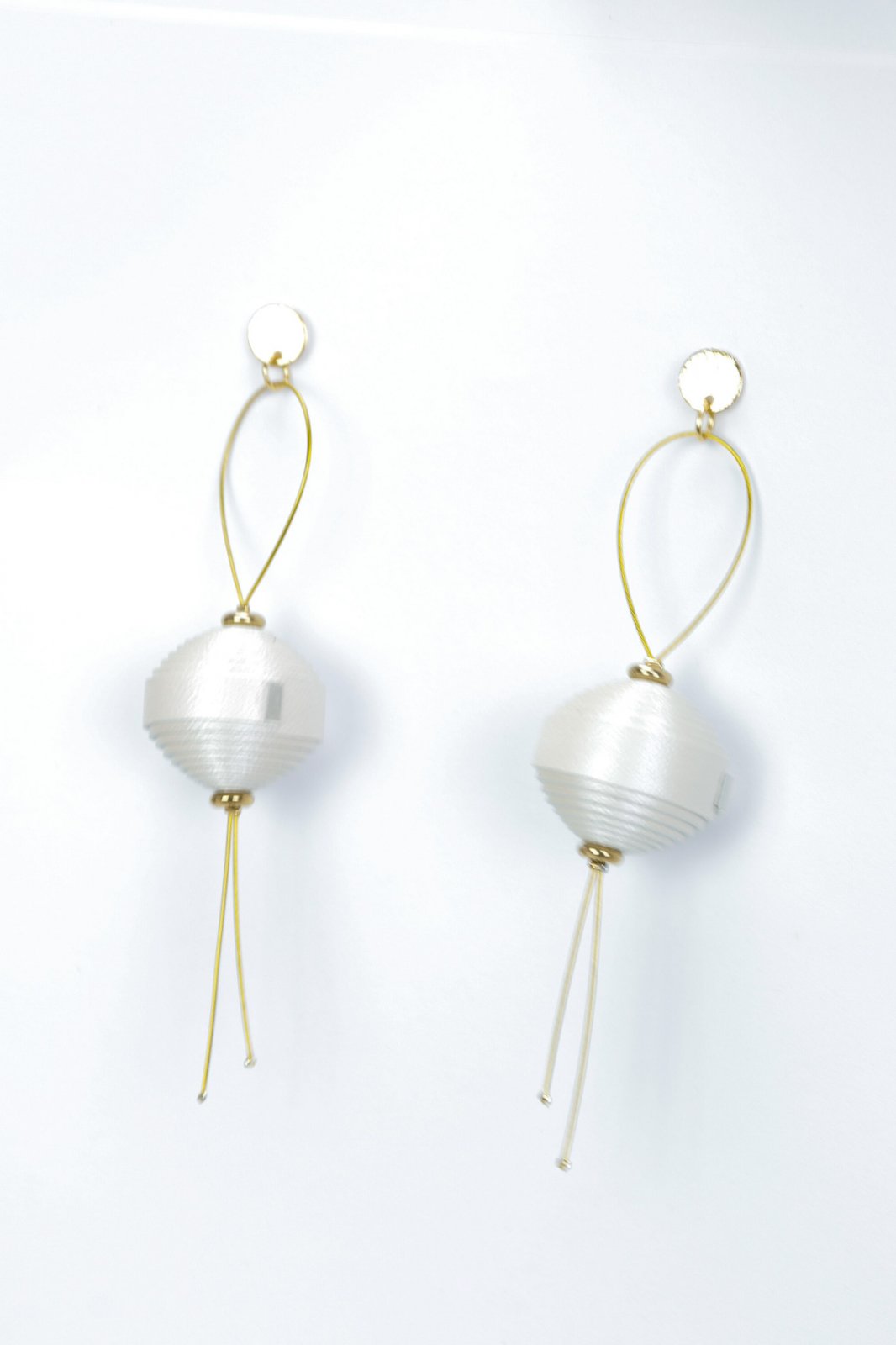 Leatherbonbon Floating Earrings - Pearl White