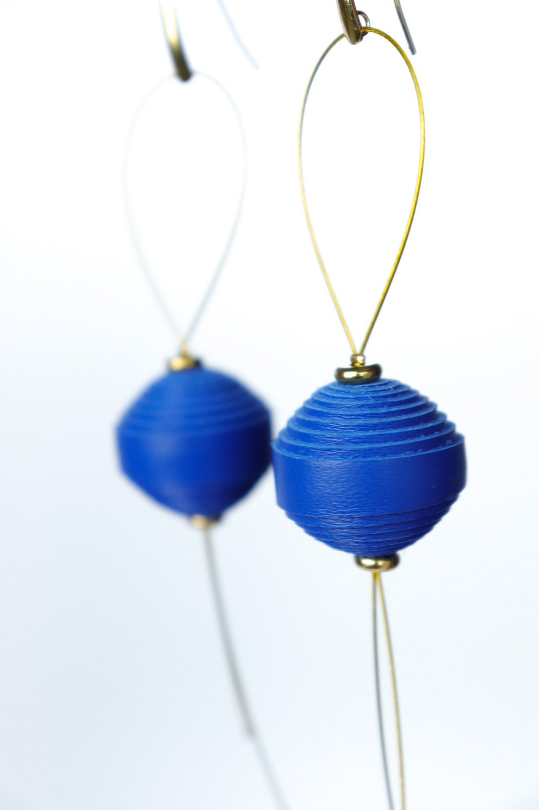 Leatherbonbon Floating Earrings - Royal blue
