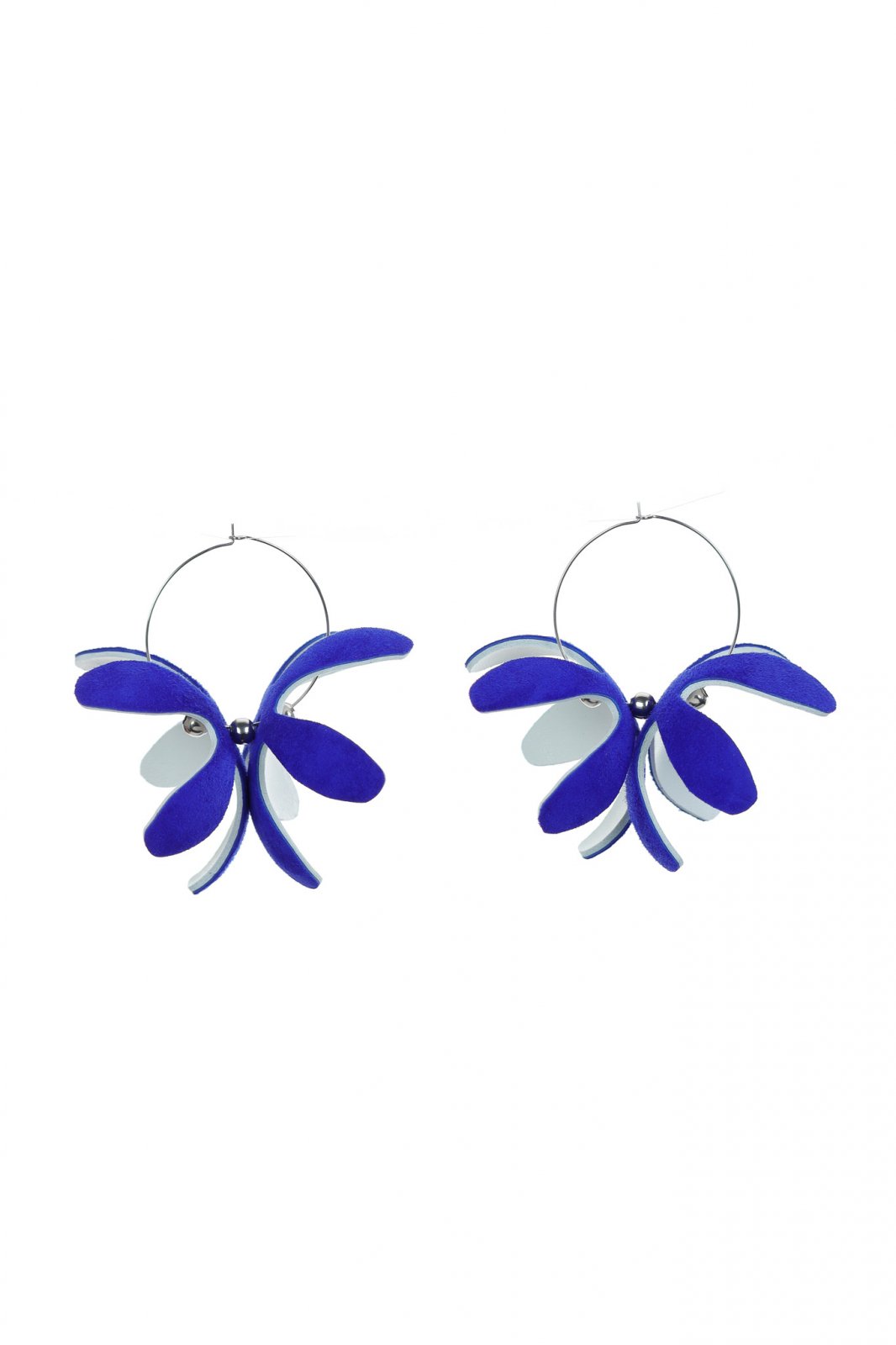Cercei model floral - Albastru electric + Alb