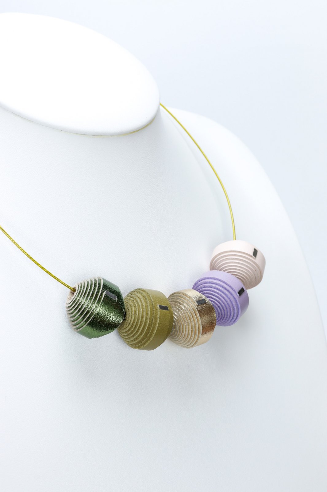 Leather necklace + earrings (591)