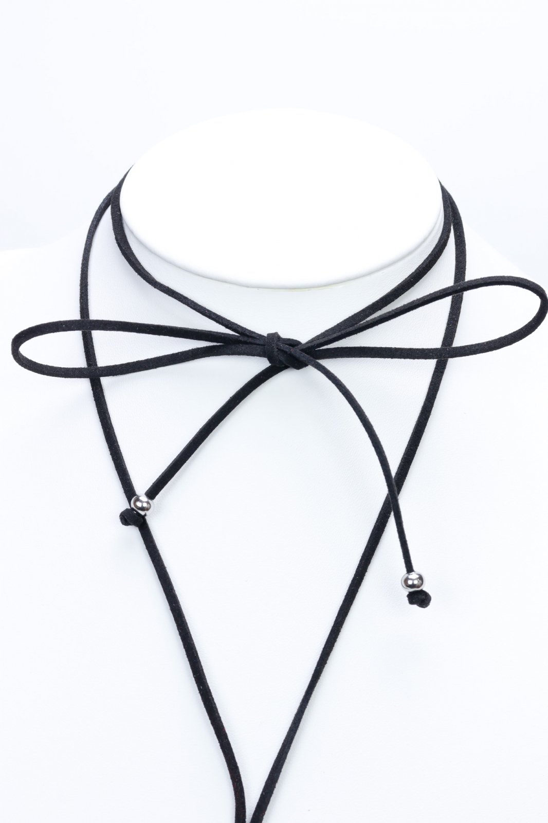 Colier choker cu inima din piele lacuita
