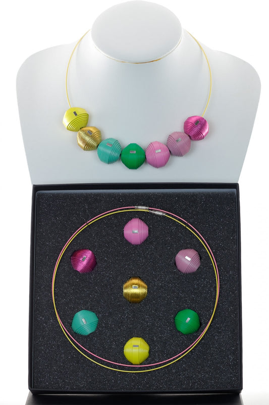 Bijuteriile handmade din colectia Leatherbonbon sunt perfecte pentru un look de primavara reusit