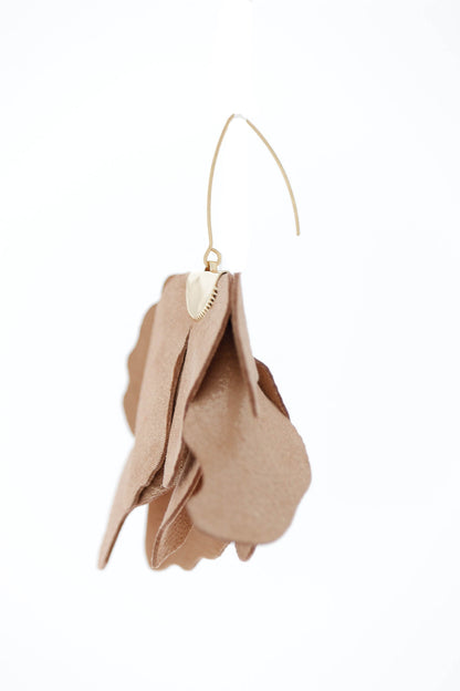 Big flower earrings - Beige with glitter