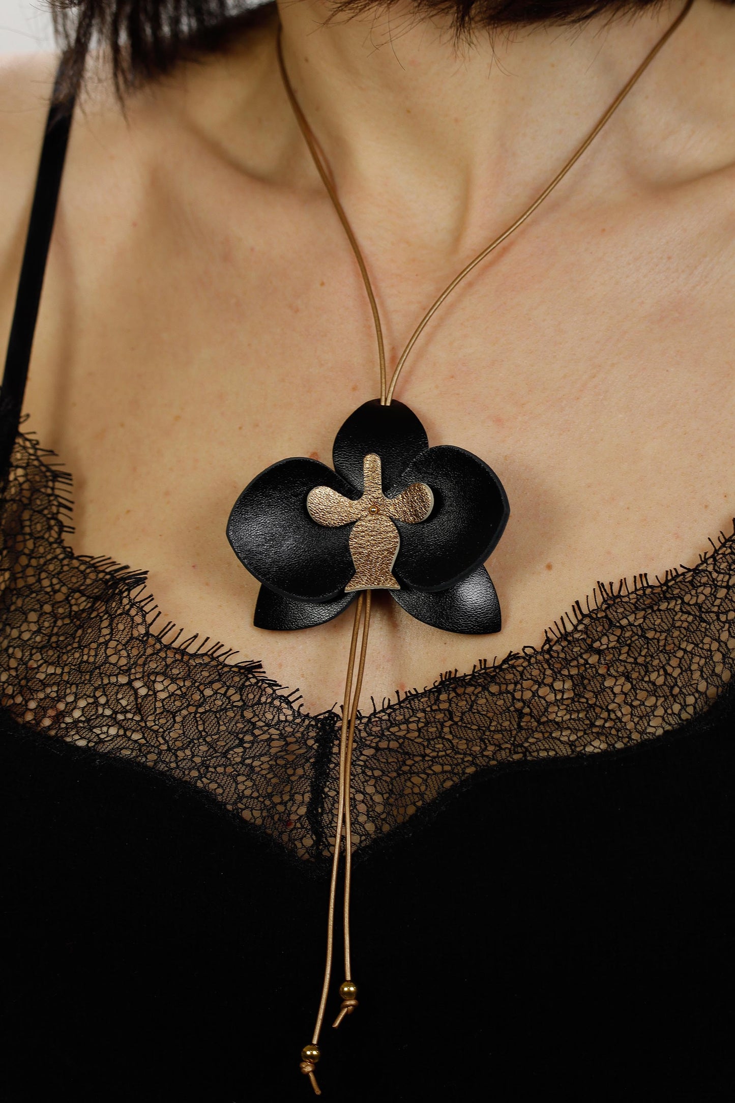 Colier Orhidee - Negru & Bronz