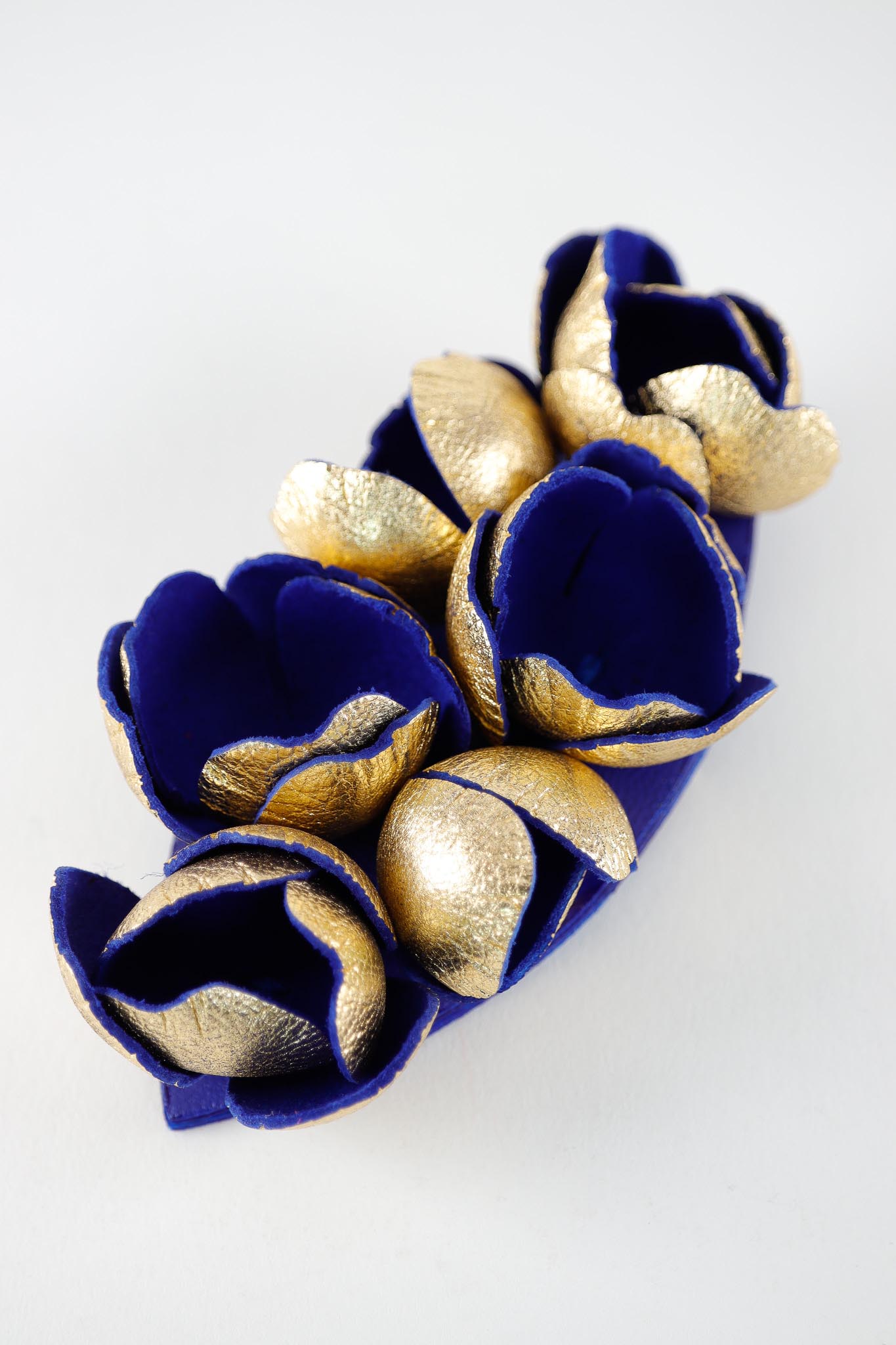 Brosa Blossom - Auriu + Albastru regal