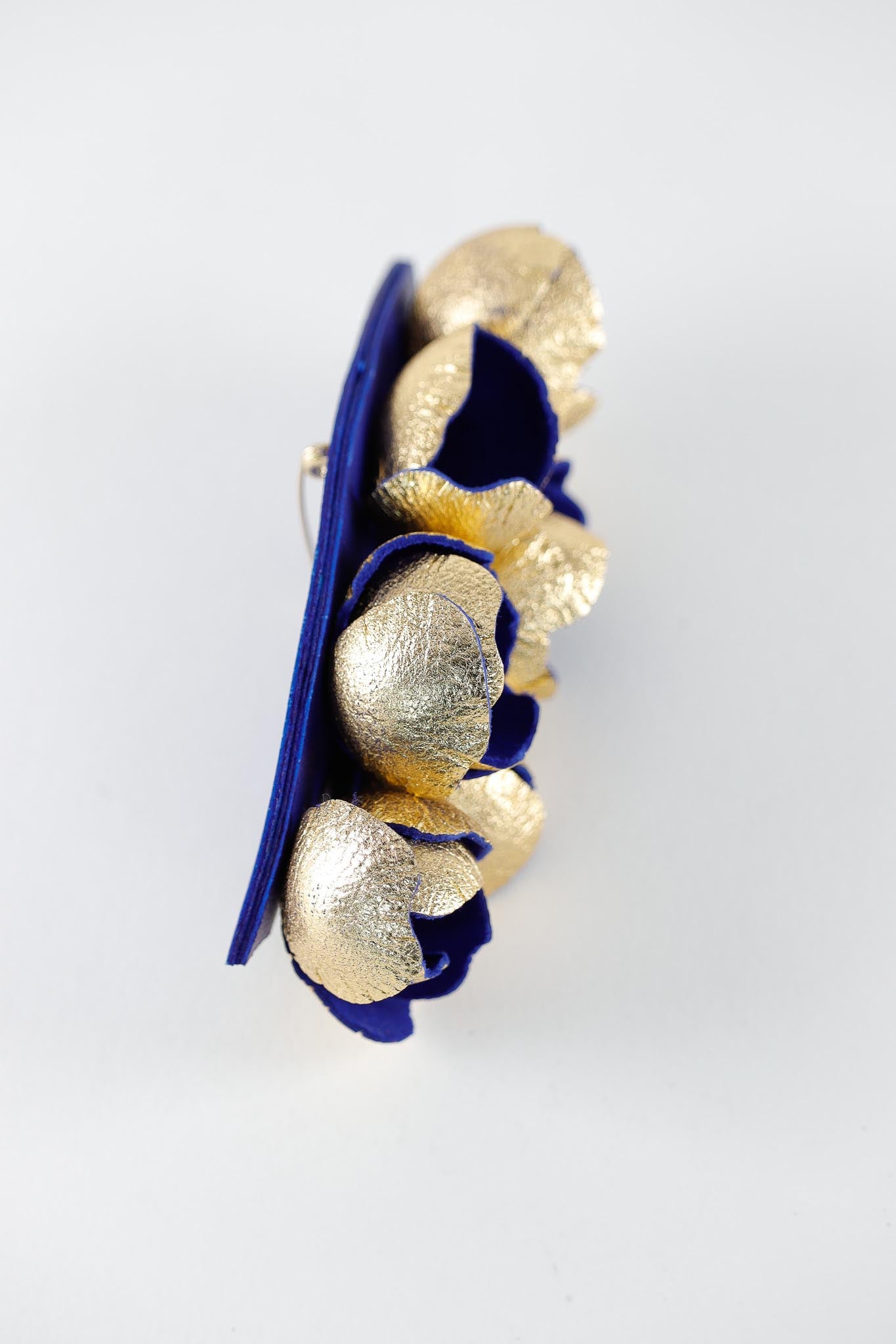 Brosa Blossom - Auriu + Albastru regal
