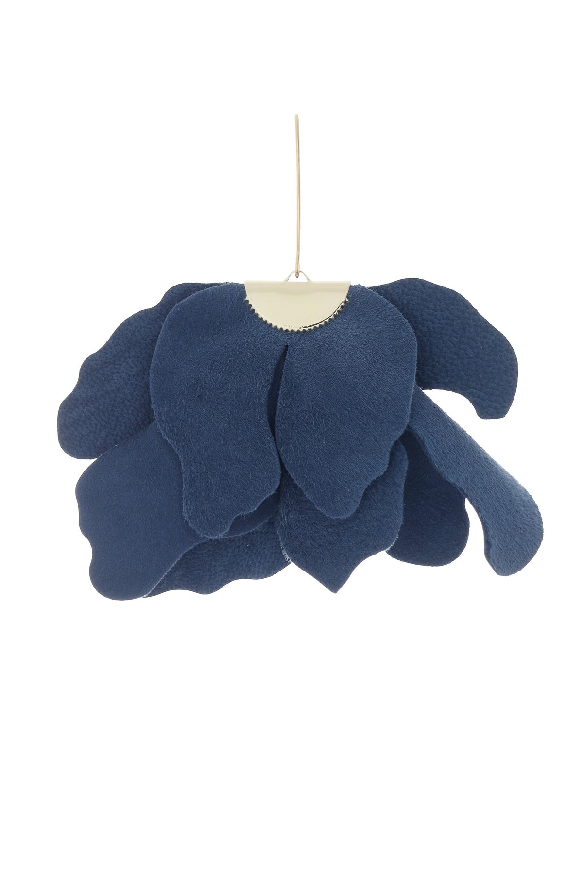 Cercei Floare Mare din piele naturală albastru navy, un cercel din față, pe fundal alb