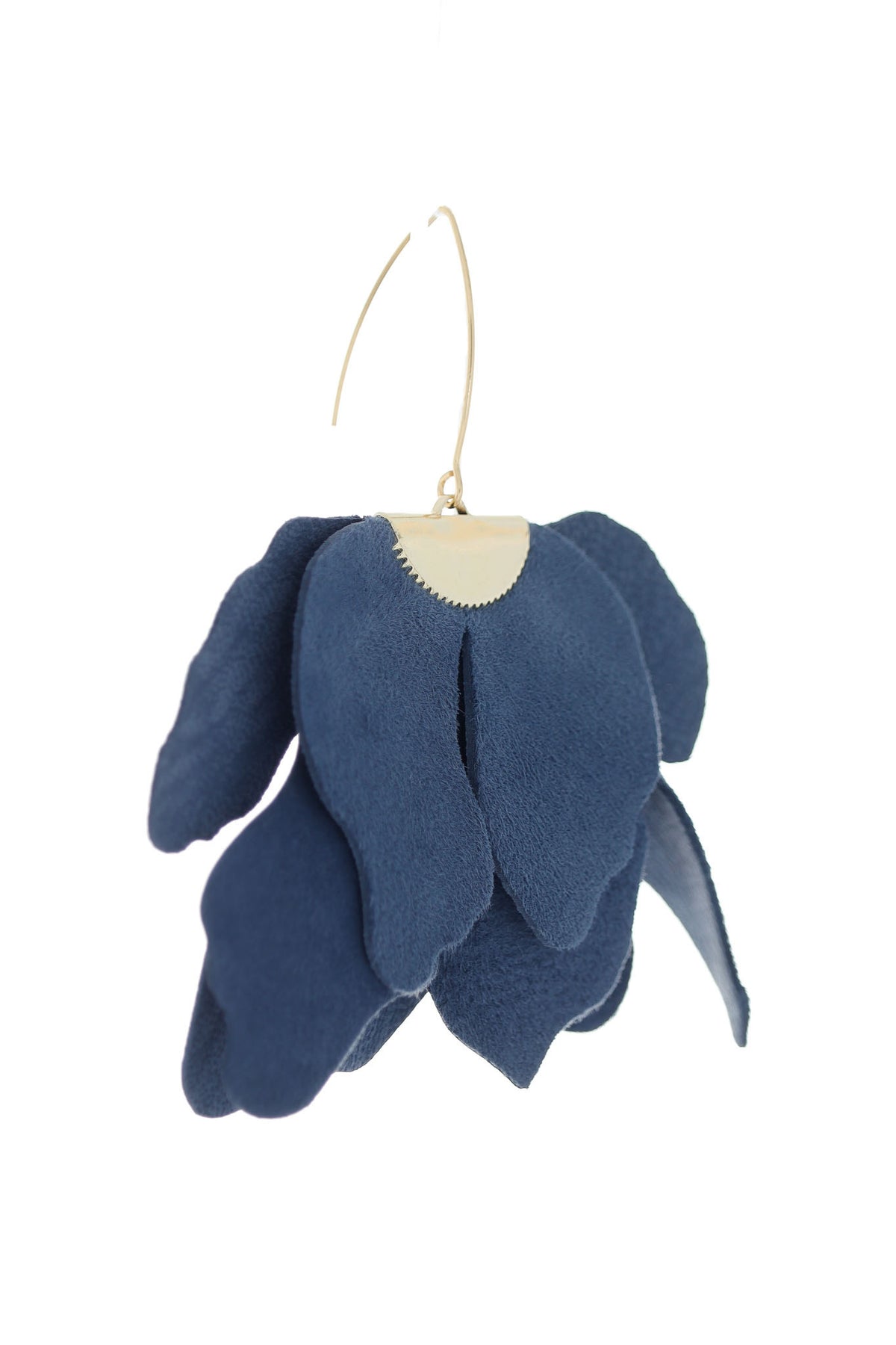 Cercei Floare Mare din piele naturală albastru navy, un cercel din lateral, pe fundal alb