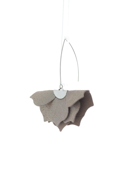 Cercei Urban Petals - Taupe cu sclipici