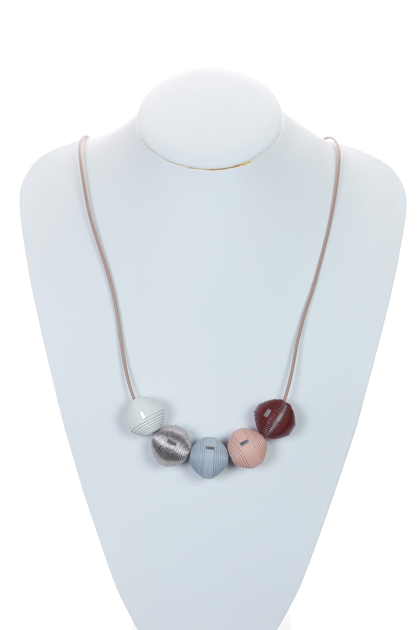 Colier pe snur lung din piele Leatherbonbon (252)