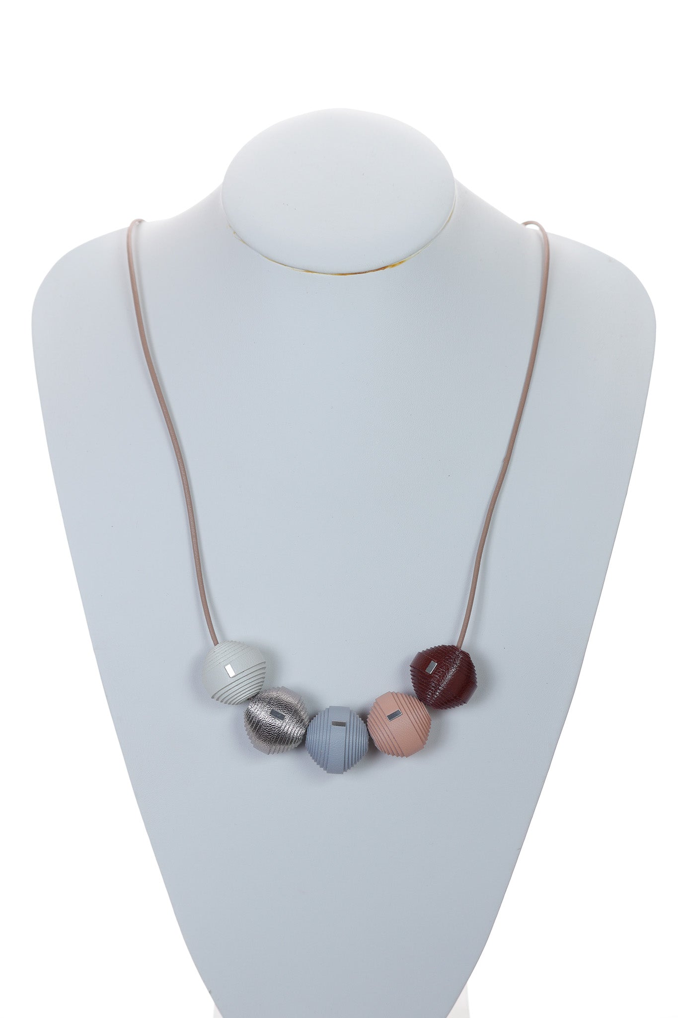 Colier pe snur lung din piele Leatherbonbon (252)