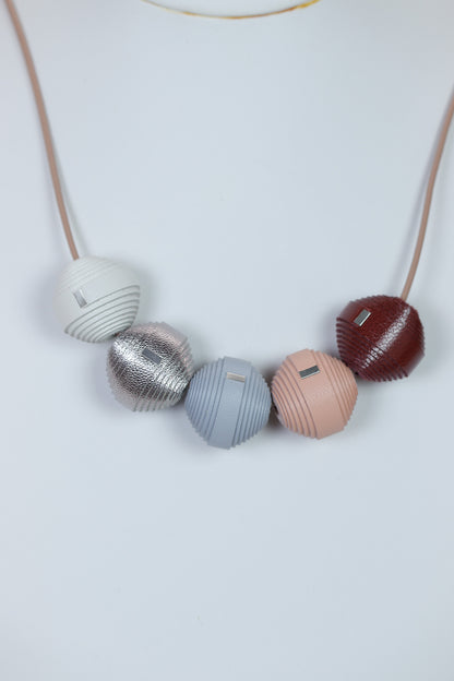 Colier pe snur lung din piele Leatherbonbon (252)