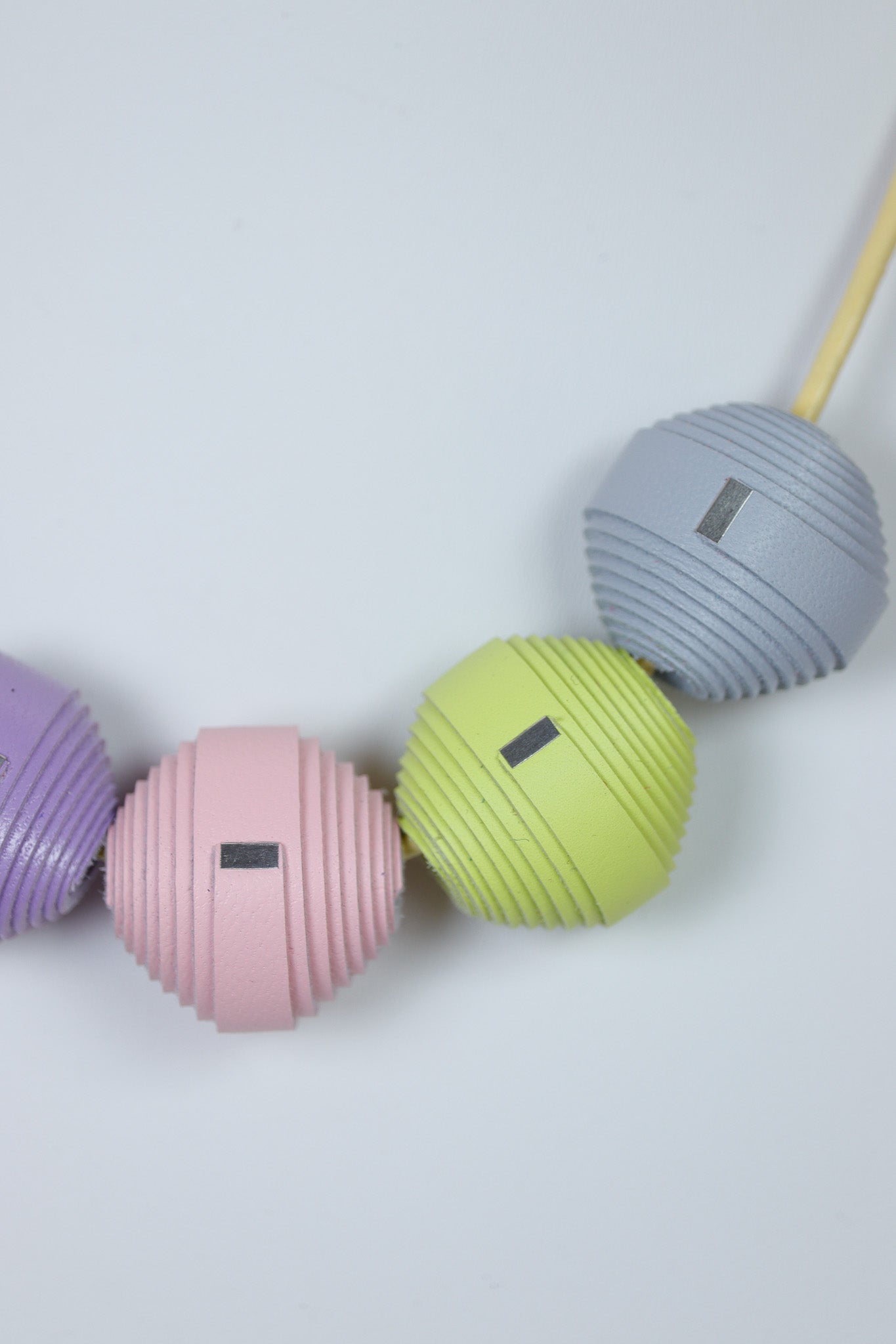 Colier pe snur lung din piele Leatherbonbon (253)