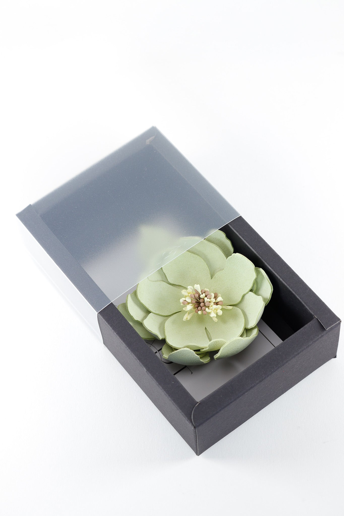 Brosa Bujor Maxi - Fistic deschis