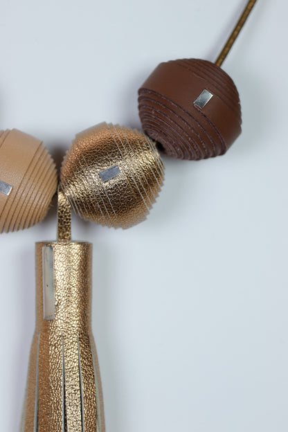 Colier pe snur lung si ciucure din piele Leatherbonbon (254)