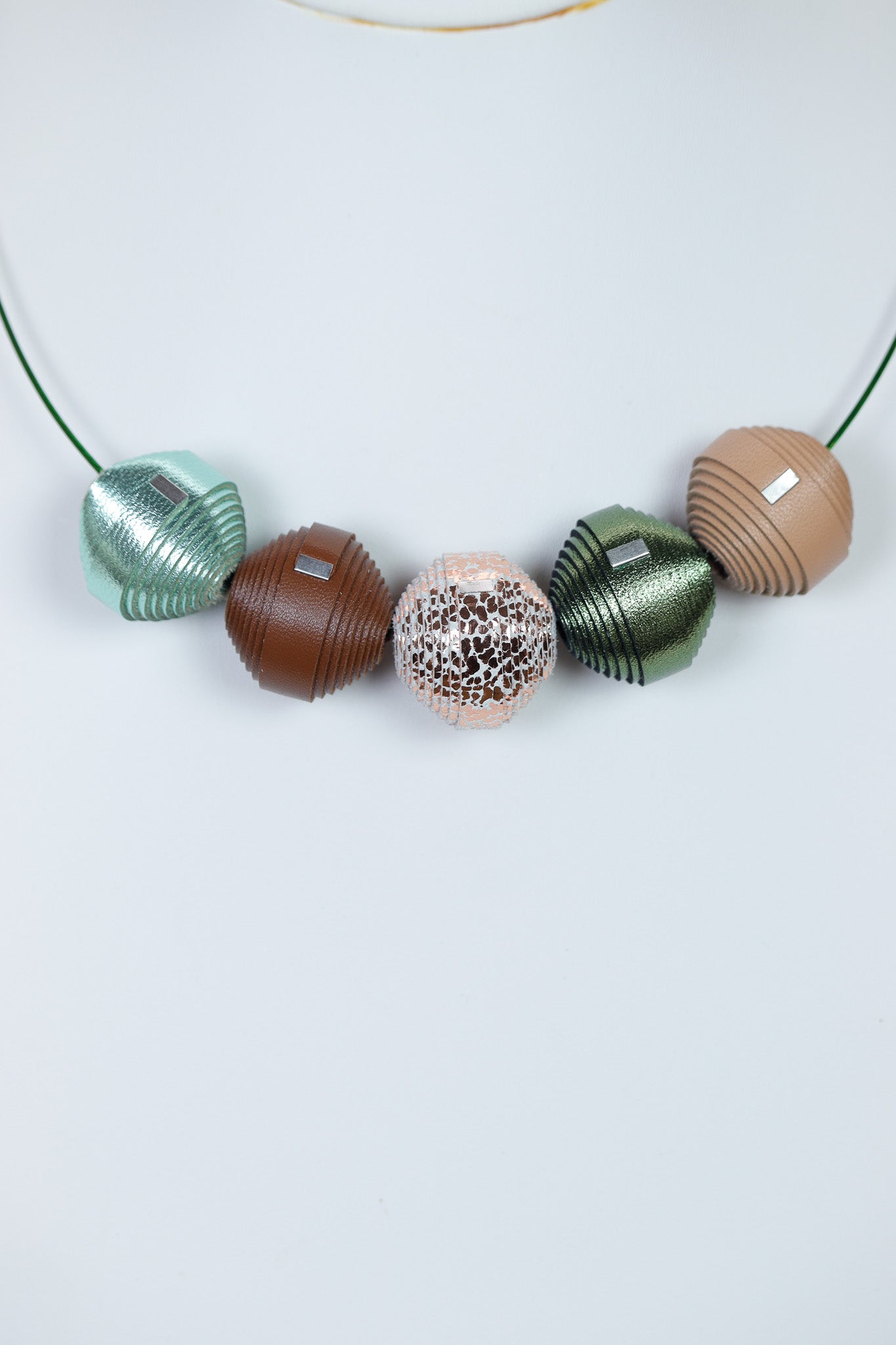 Colier Leatherbonbon (256) din piele