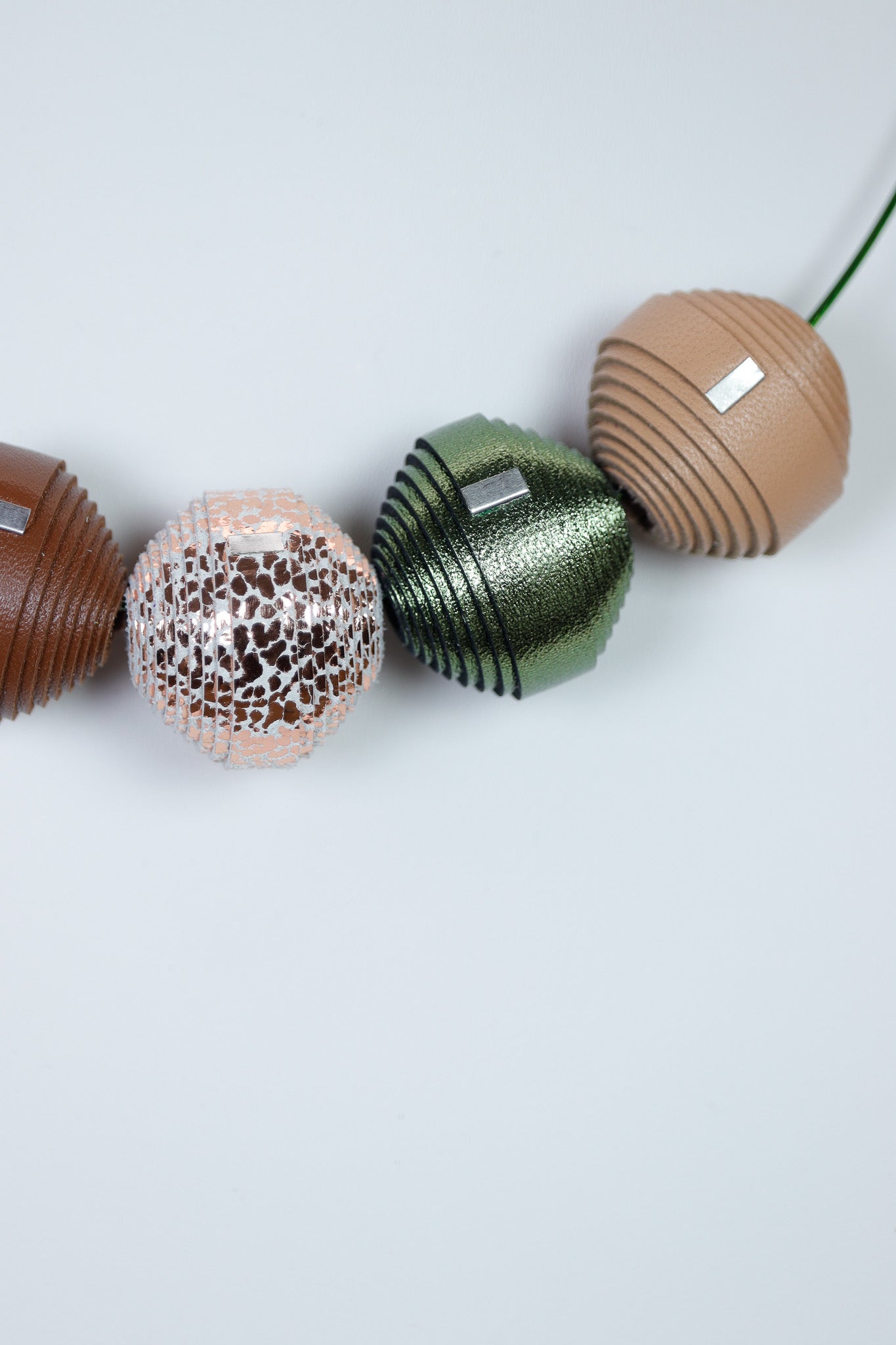 Colier Leatherbonbon (256) din piele