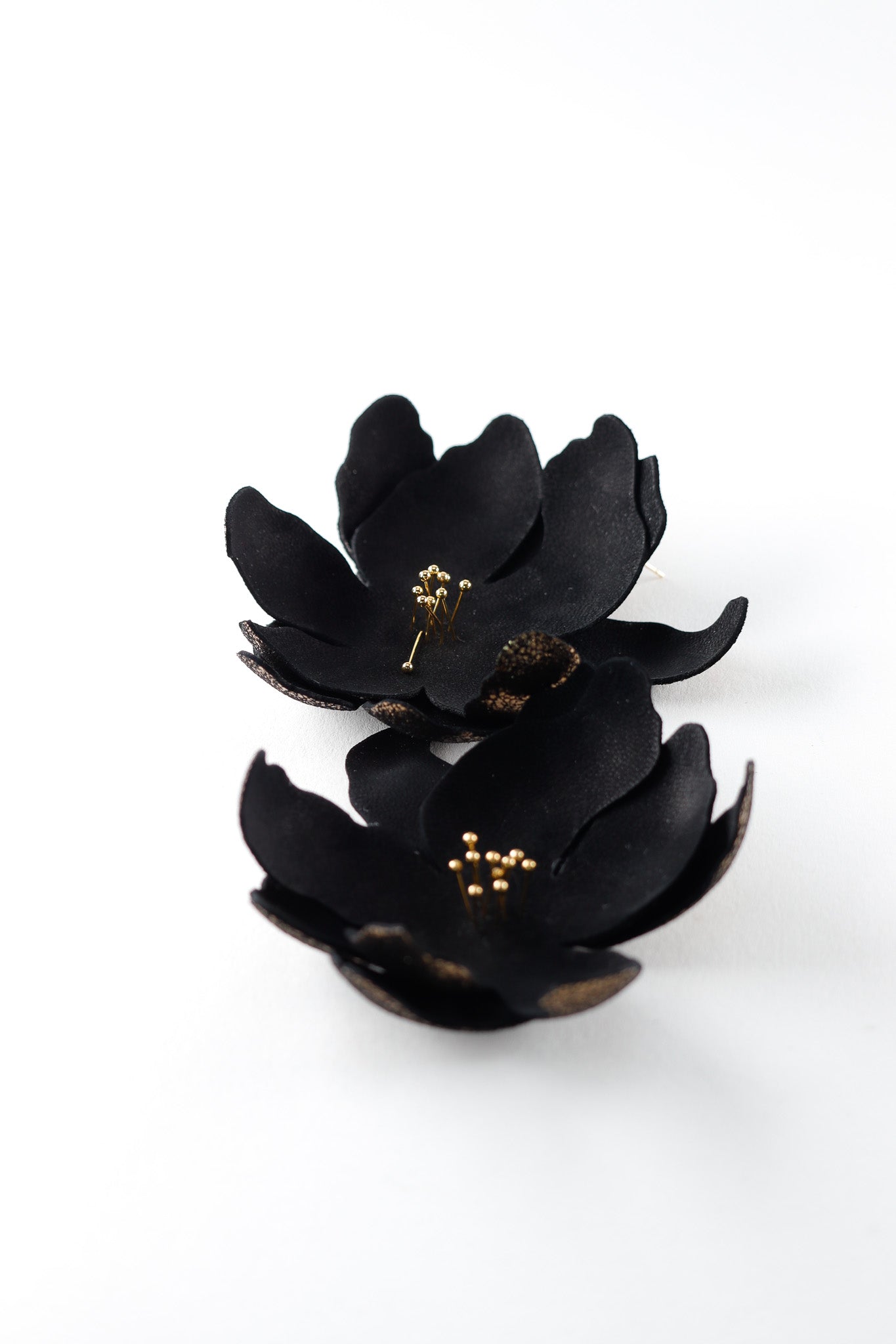 Cercei Soapte la ureche - Negru + Auriu