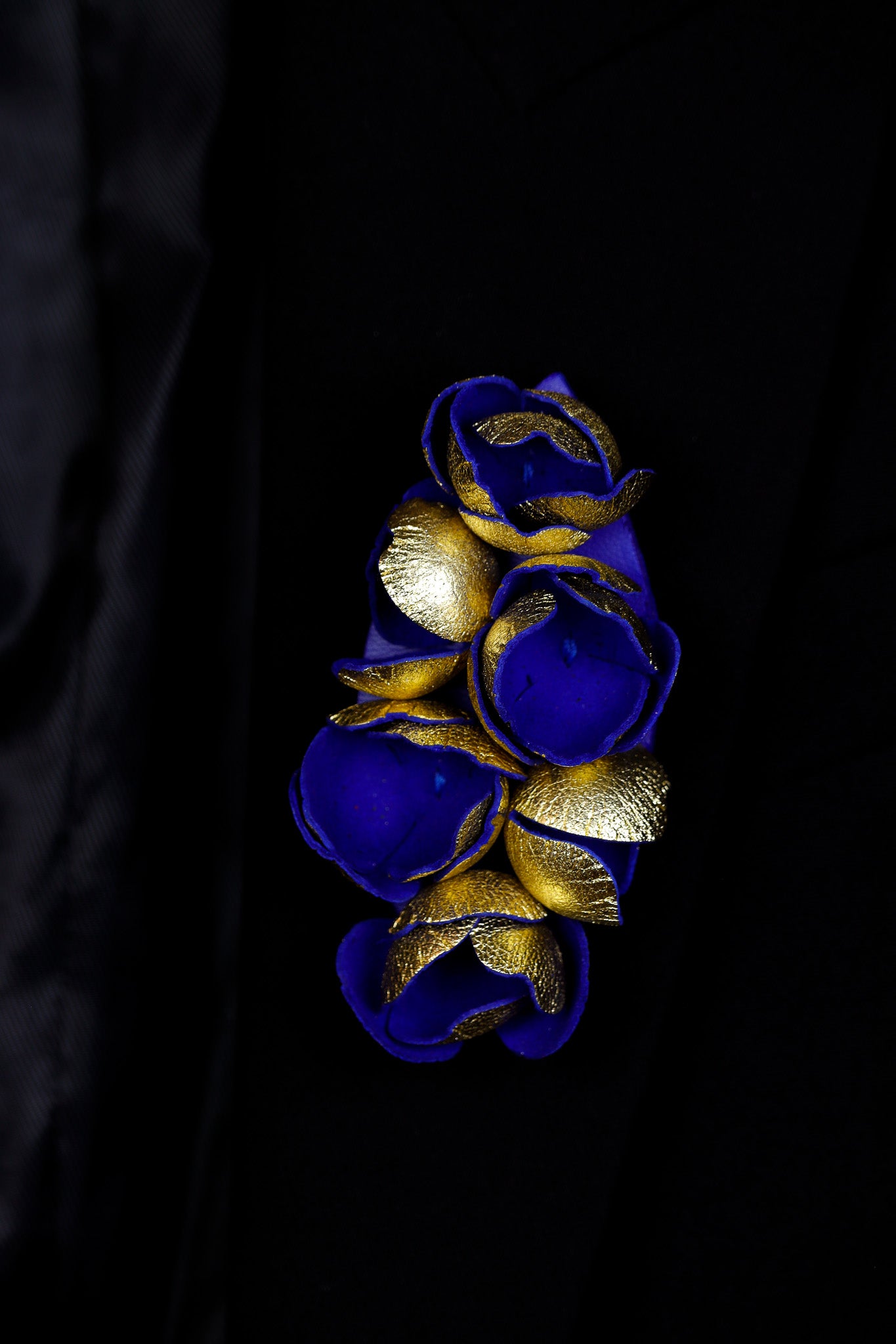 Brosa Blossom - Auriu + Albastru regal