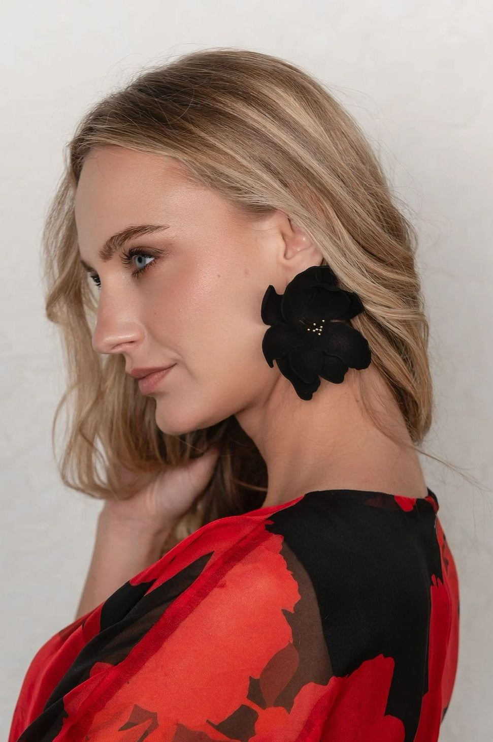 Cercei Soapte la ureche - Negru + Auriu