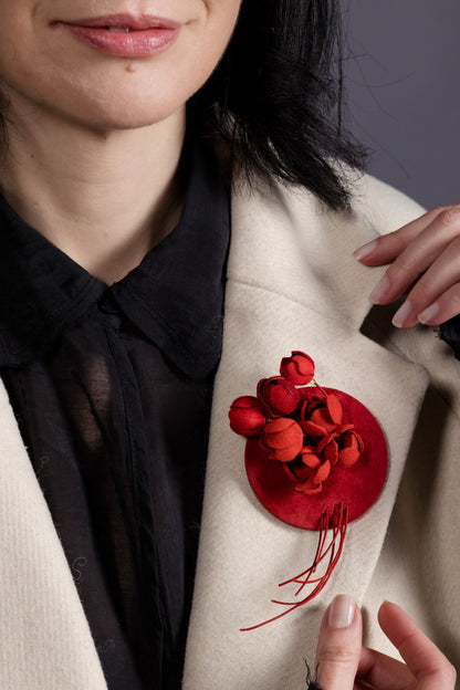 Brosa Blossom - Rosu / piele intoarsa
