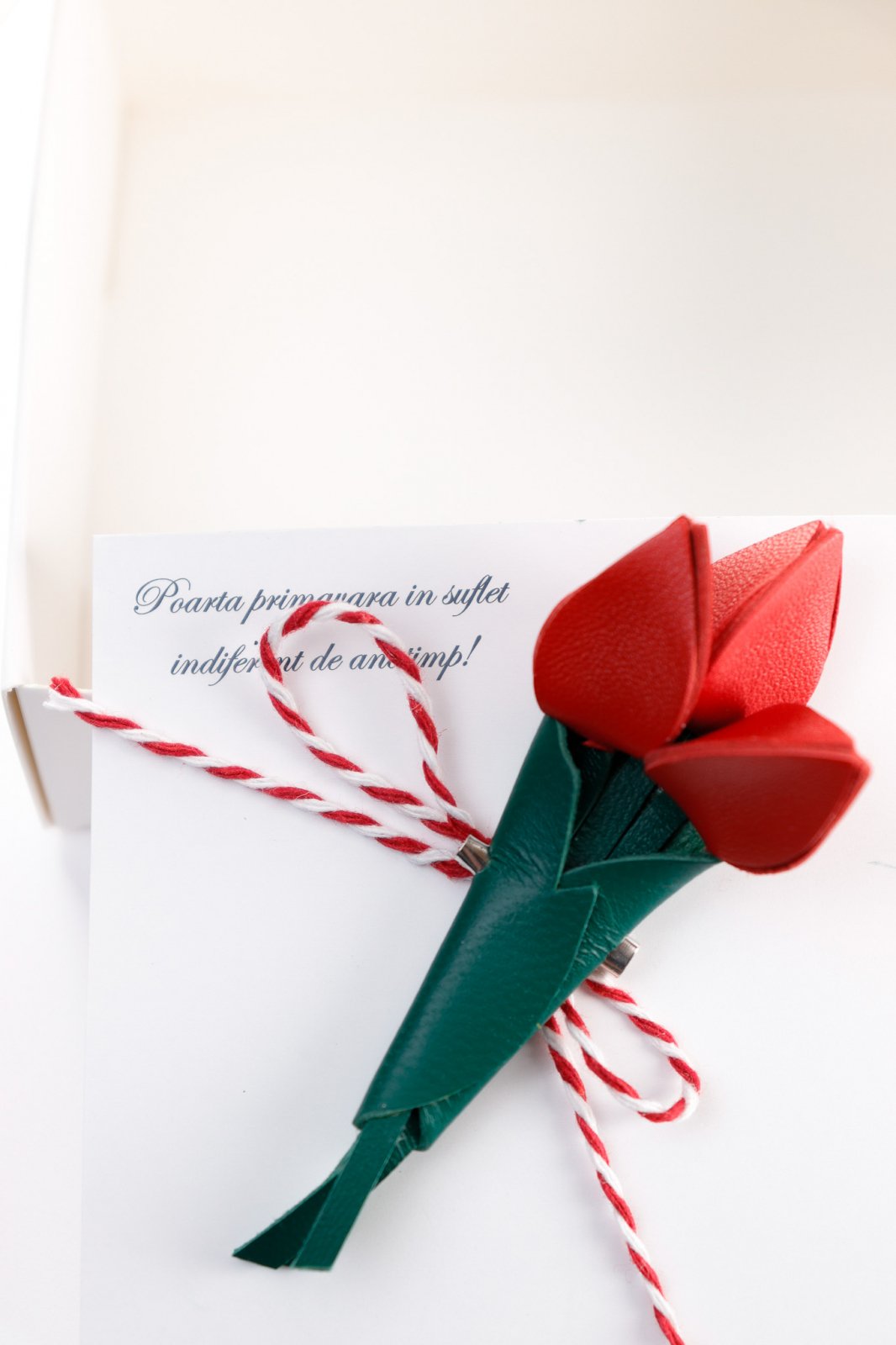 Brosa Buchet de lalele - Rosu