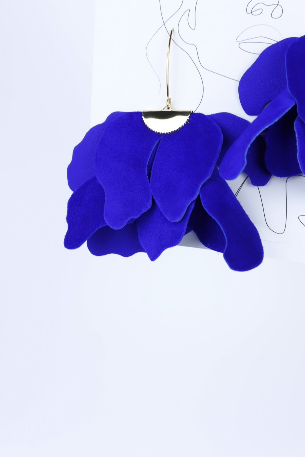 Large flower earrings - Electric blue