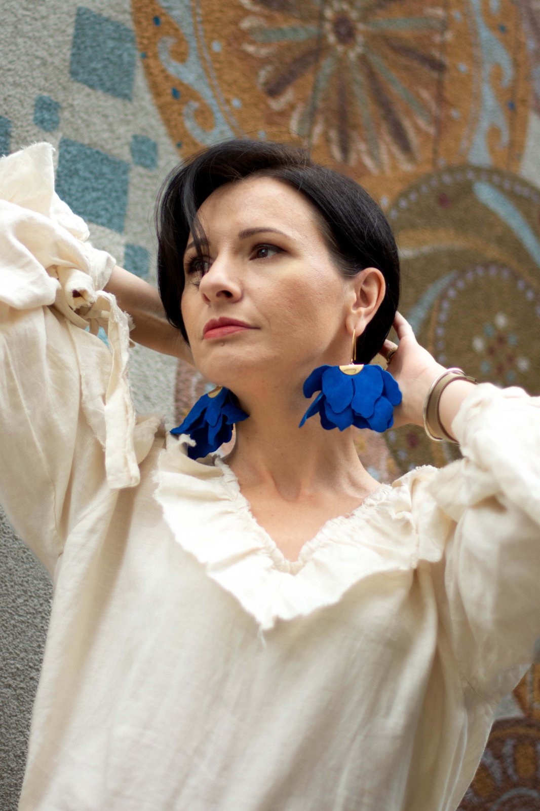 Large flower earrings - Electric blue