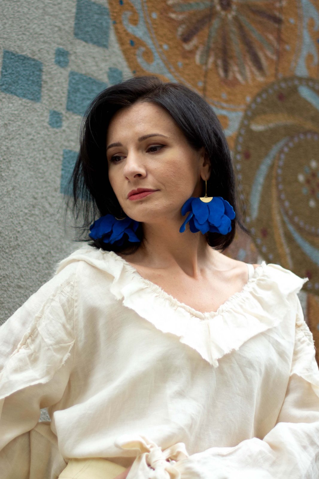 Large flower earrings - Electric blue