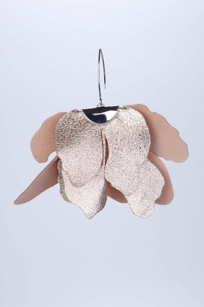 Cercei floare mare - Somon cu sclipici