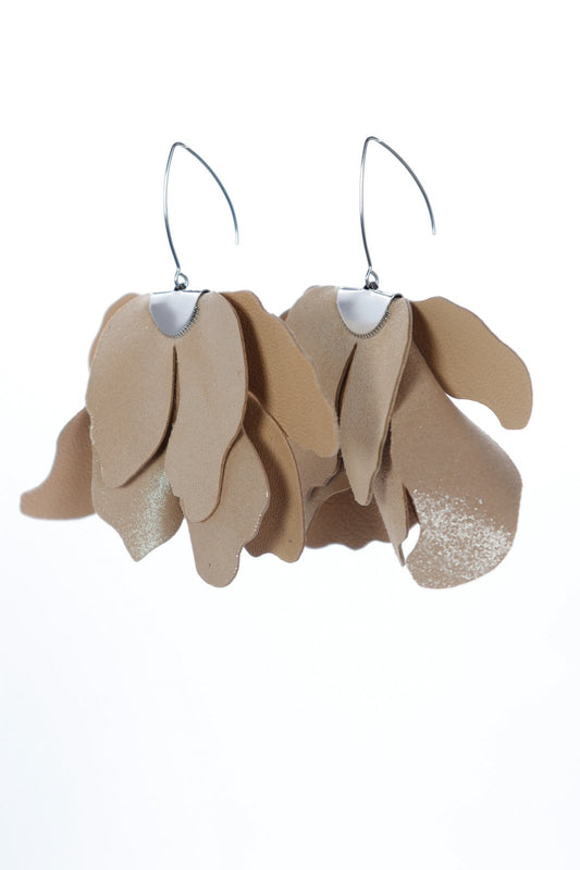 Big flower earrings - Beige with glitter