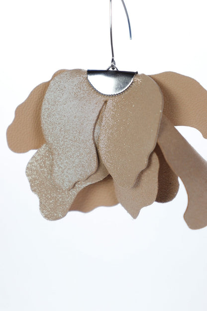 Cercei floare mare - Bej cu sclipici