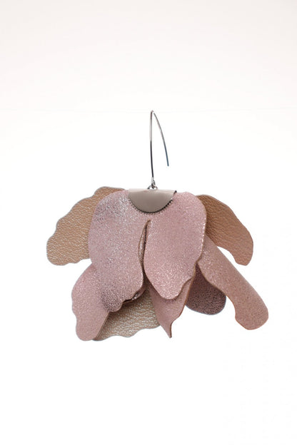 Cercei floare mare - Roz sidefat vopsit manual