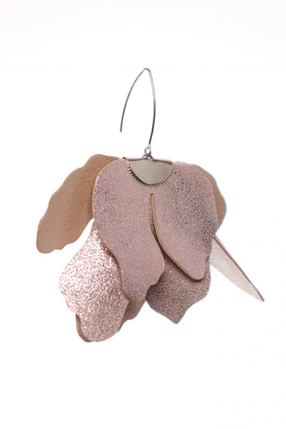 Cercei floare mare - Roz sidefat vopsit manual