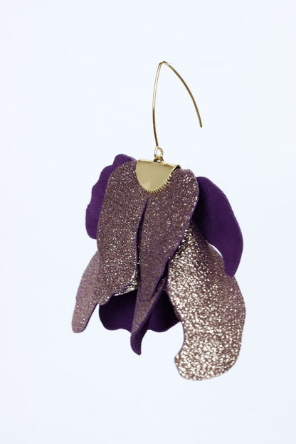 Cercei floare mare - mov cu sclipici