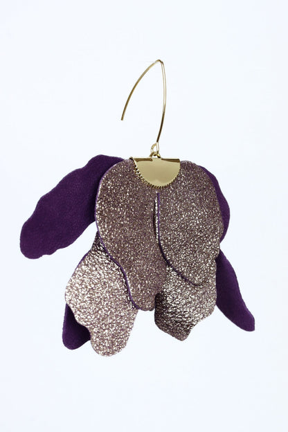 Cercei floare mare - mov cu sclipici