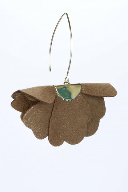 Cercei floare mica - Maro cu sclipici