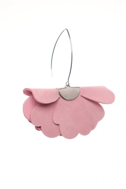 Cercei floare mica - Roz pal- agatatoare aurie