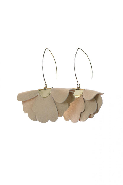 Cercei floare mica - Bej cu sclipici