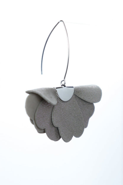 Cercei floare mica - Gri cu sclipici verde