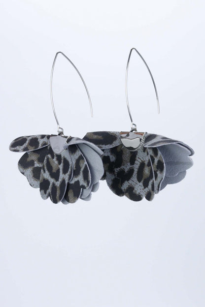 Cercei floare mica - Animal print gri