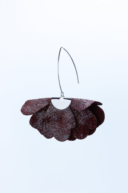 Cercei floare mica - Pruna cu sclipici argintiu