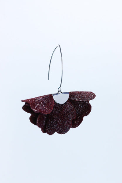 Cercei floare mica - Pruna cu sclipici argintiu